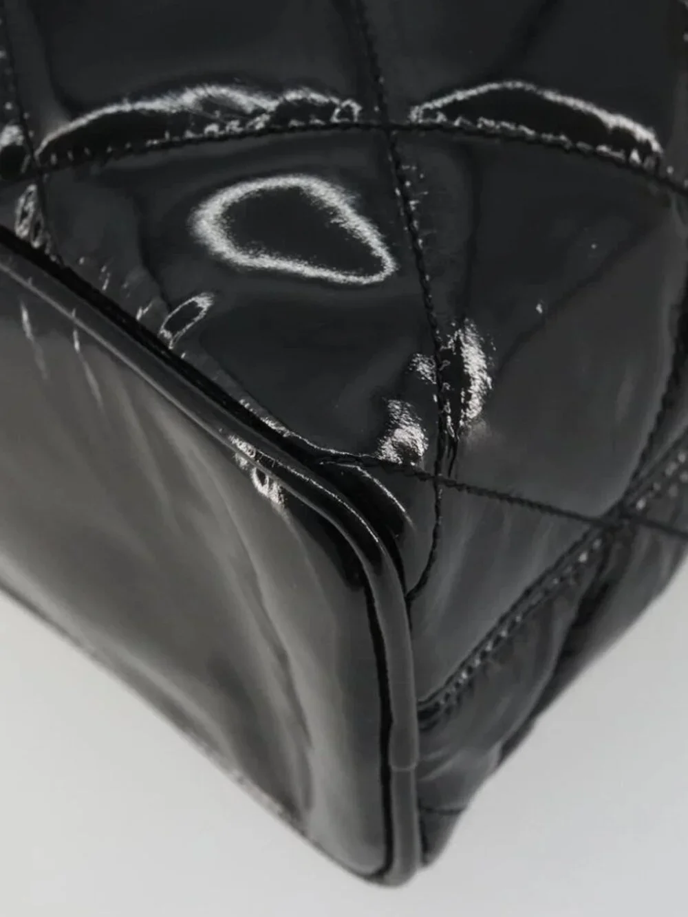 CHANEL Matelasse Chain Shoulder Bag Patent Leather Black Gold CC Auth YKZ1501